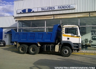 Dumper MAN TGA 33.360, 6x4, del año 2004