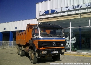 Camión dumper Mercedes 2629AK, 6x6, del año 1991, con enganche.