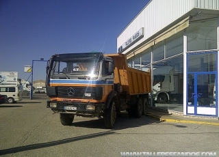 Tres Dumper usados marca Mercedes, 2 unidades modelo 2629AK, 6x6 u uno modelo 2635AK, 6x6 de los años 1989 y 1991.