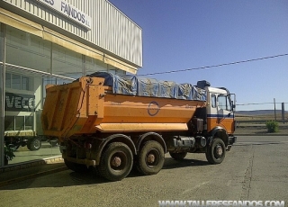 Camion dumper Mercedes  2635AK, 6x6, del año 1991.