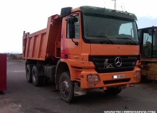 Dumper Mercedes 33.50, 6x4, del año 2006