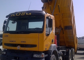 Dumper marca Renault, modelo 370.34, 6x4, con 152.000km, Caja Meiler, fabricación año 2004.