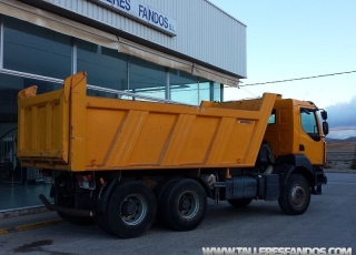 Dumper Renault Kerax 410.35 dxi, motor volvo, Euro 4, 6x4, año 2006, 139.928km, caja Meiller.