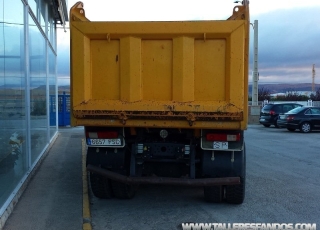 Dumper Renault Kerax 410.35 dxi, motor volvo, Euro 4, 6x4, año 2006, 139.928km, caja Meiller.