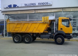 Dumper Reanult Kerax 420.34, 6x6, del año 2003