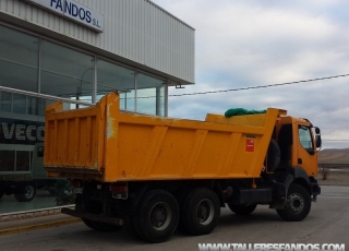 Tipper truck Renault Kerax, 420.34, 6x4, year 2003, with 169.665km, box Meiller Kipper.