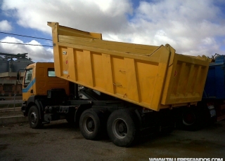 Dumper Renault 420.34, 6x4, año de fabricación 2001, manual, Euro 3.