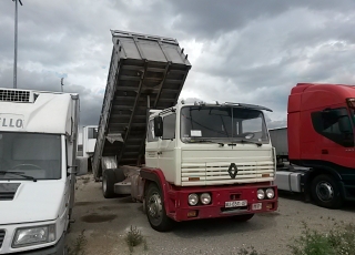 Camión Renault DG-260.20, del año 1990, con caja basculante.