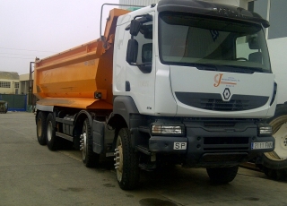 Dumper Reanult Kerax 410, 8x4, manual con intarder, del año 2007