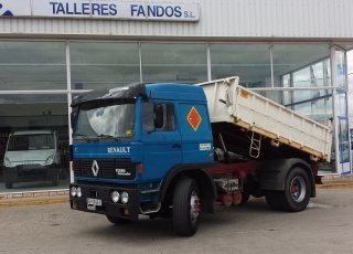 Camion volquete Renault Pony, DG.320.T, 4x2, del año 1990, con cama.