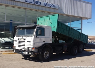 Camión Scania 113 HL, 6x2, con caja basculante de 6.3x2.5m, año 1989.