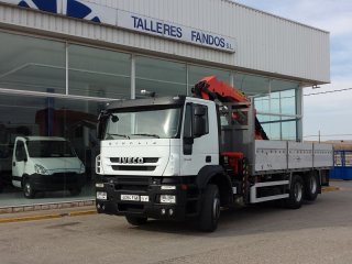 Caja fija con pluma IVECO AD260S36Y/PT