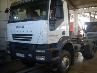 Tractor unit IVECO AD400T44WT