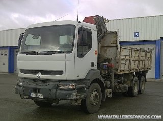 Volquete con pluma Renault 400.26