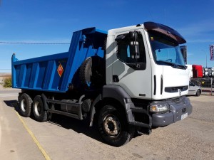 Dumper Renault 420.34 6x4 del año 2005 con caja Meiller Kipper.